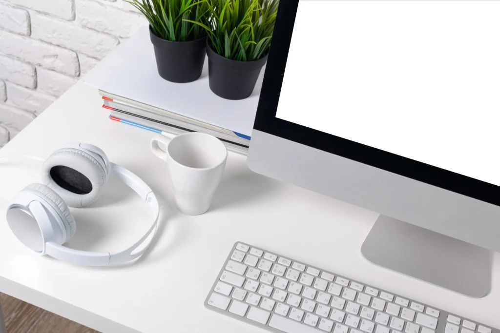 creative-designer-desk-setup